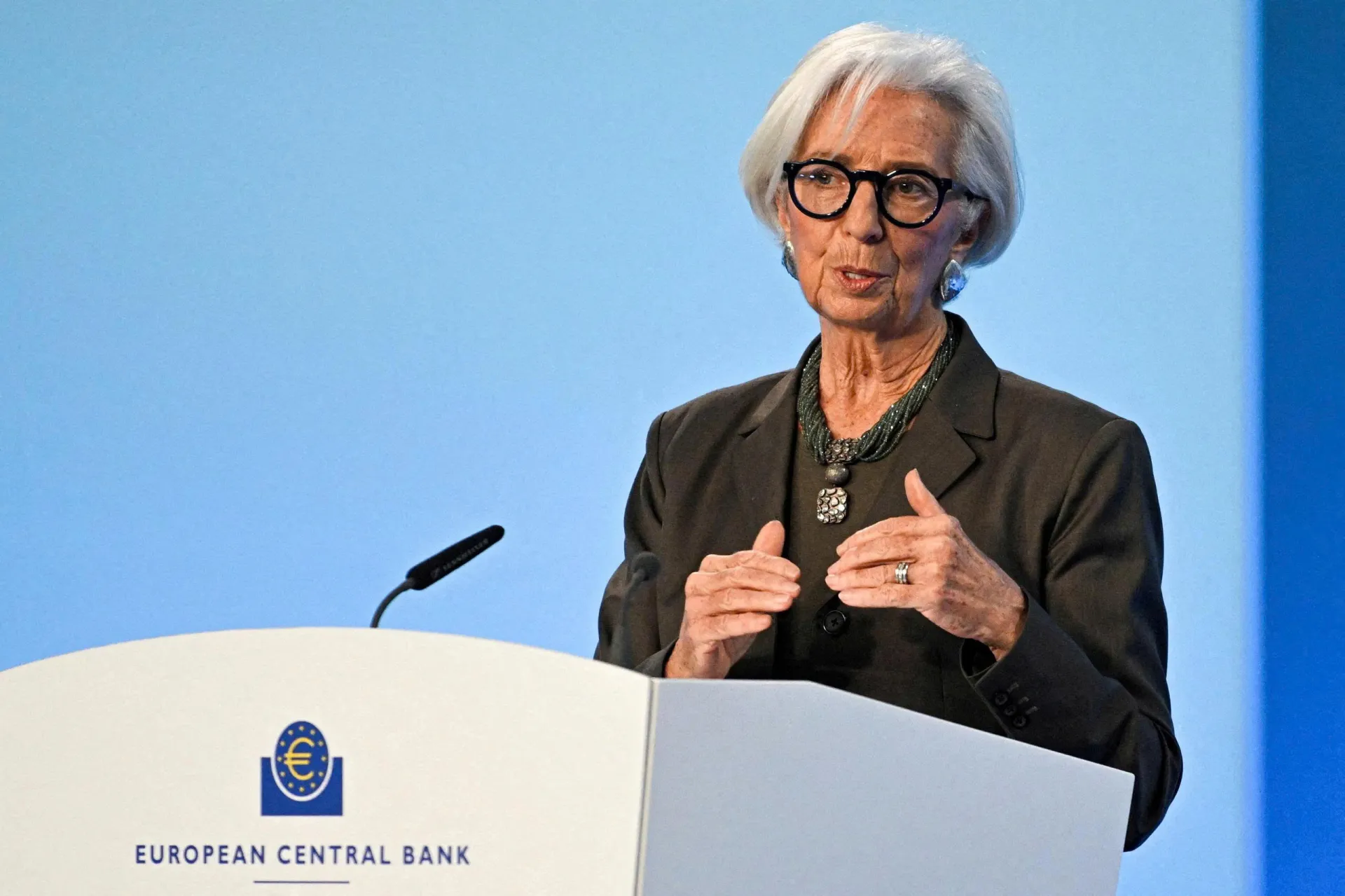 ECB Tăng Lãi Suất Lần Đầu Kể Từ 2023 — Và Công Bố Không Ai Muốn Nghe